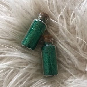 FREE! Emerald green glitter
